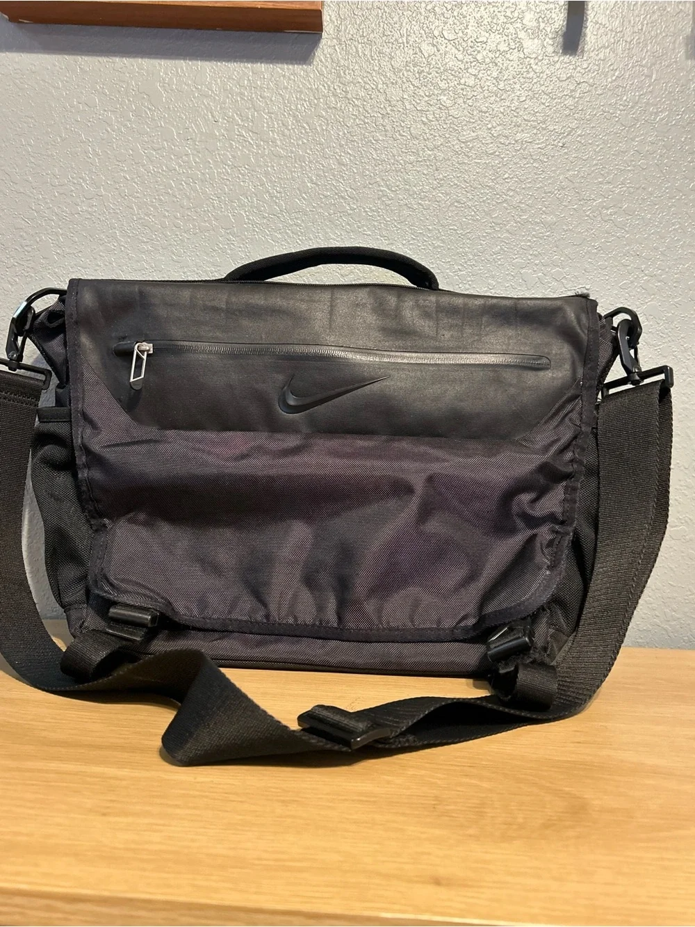 Nike Golf Black Messenger Bag Laptop Briefcase Water-Resistant Commuter Satchel